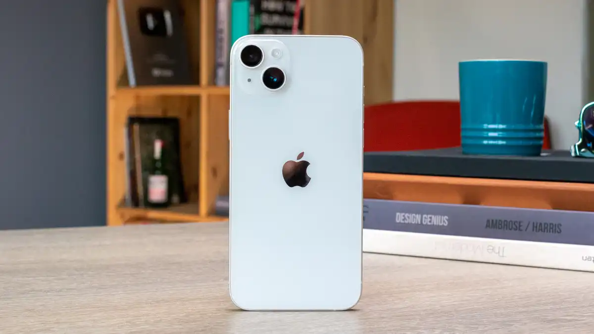 "عرض خيالي للسعوديين على هاتف آبل".. مكتبة جرير تعلن عن عرض على هاتف iPhone 14 Plus بخصم أكثر من 1300 ريال