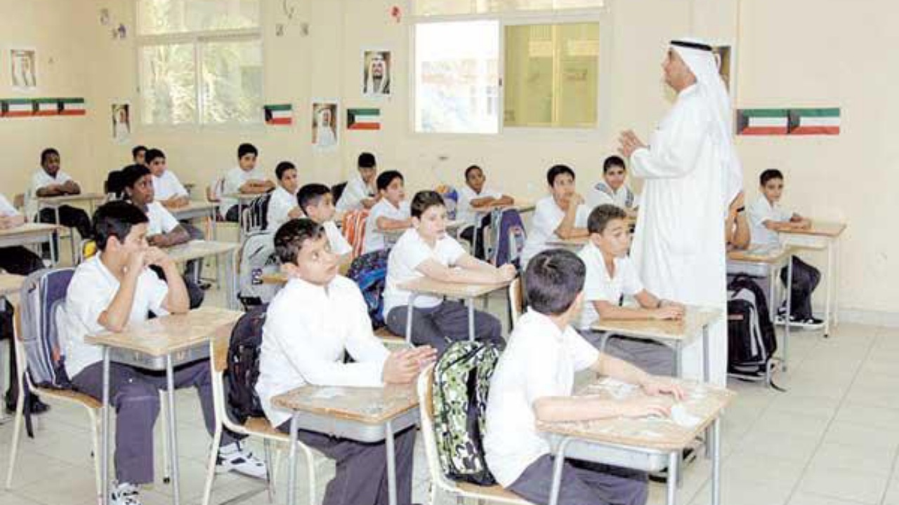 كم راتب المعلم في السعودية
