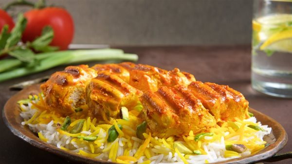 طريقة عمل الأرز بالزعفران والدجاج بخطوات سهله جدا