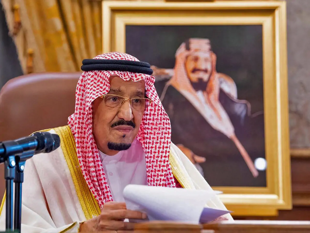 أمر ملكي بصرف راتب إضافي 700 ريال وعطلة لمدة أسبوع