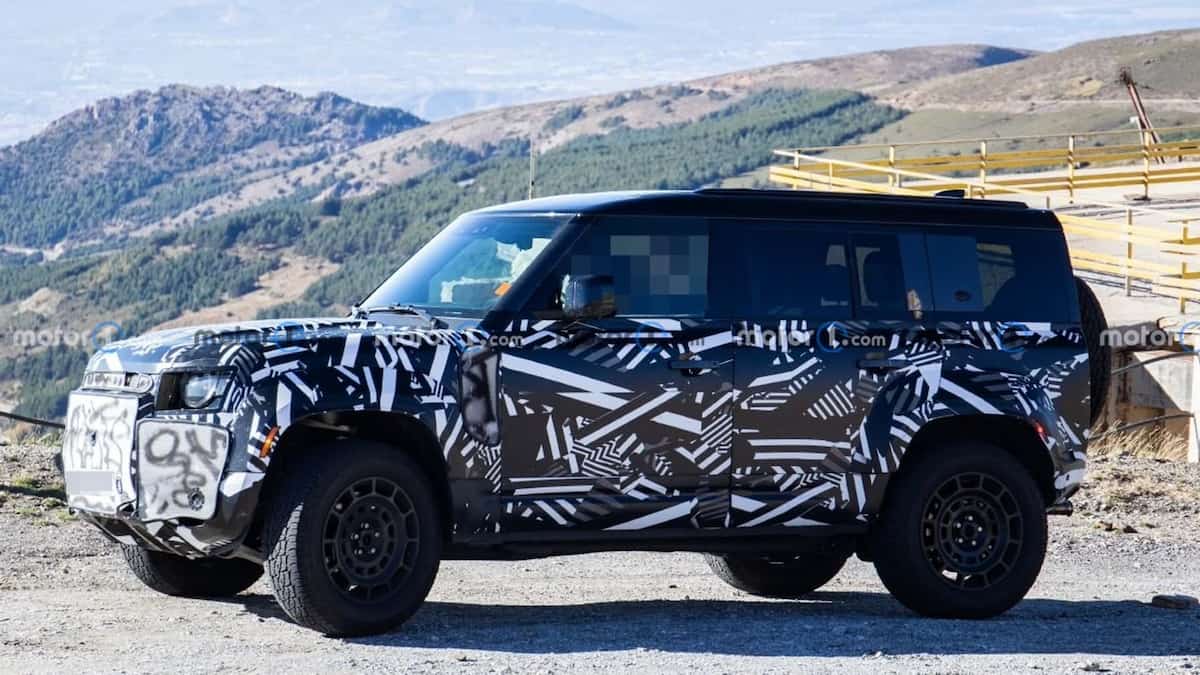 اطارات سيارة ديفندر SVX 2024