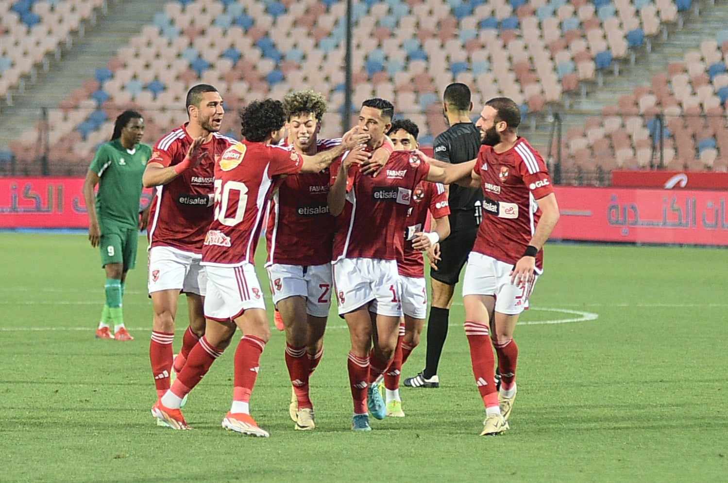 الأهلي وطلائع الجيش