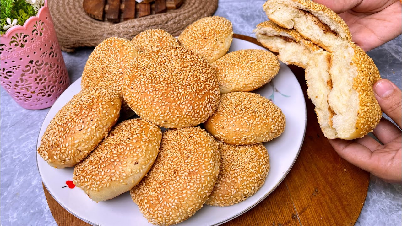 بخطوات سهلة.. طريقة عمل قرص السمسم الطرية مثل الأفران بمكونات اقتصادية متوفرة في البيت