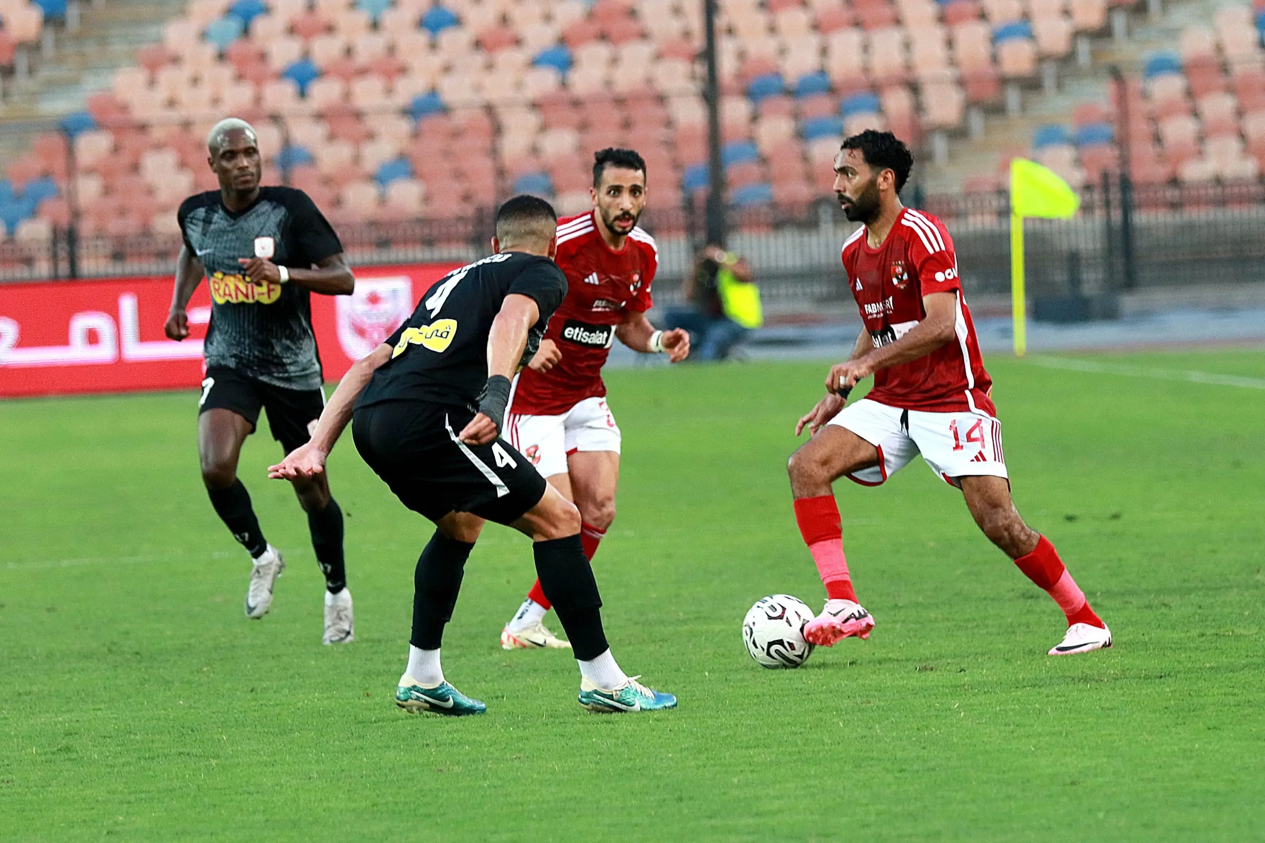 الأهلي يقدم شكوي لاتحاد الكره المصري بشأن حكام مباراة بيراميدز بالدوري