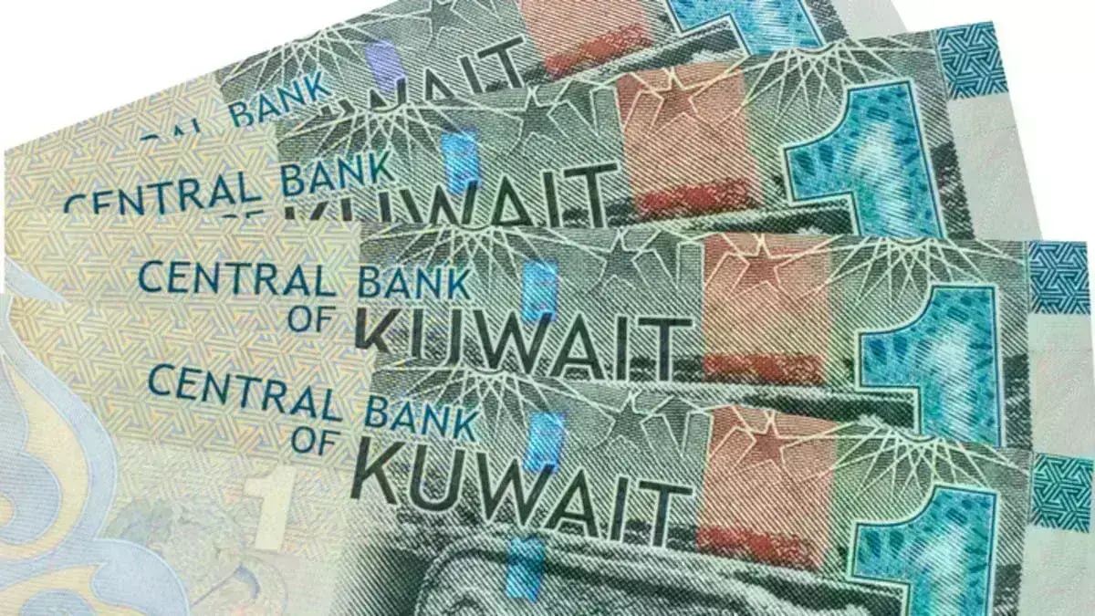 صرف معاشات المتقاعدين في الكويت بالزيادة الجديد