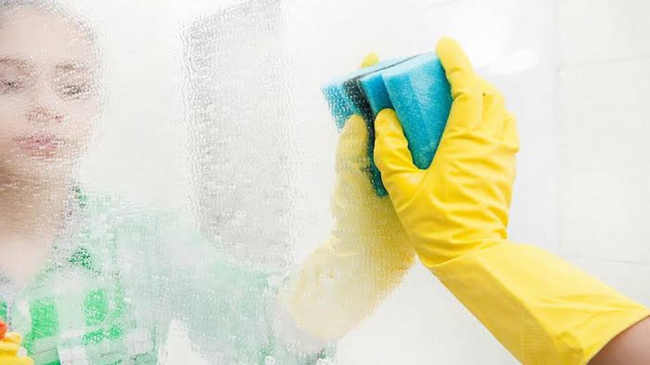 طرق تنظيف وتلميع الزجاج