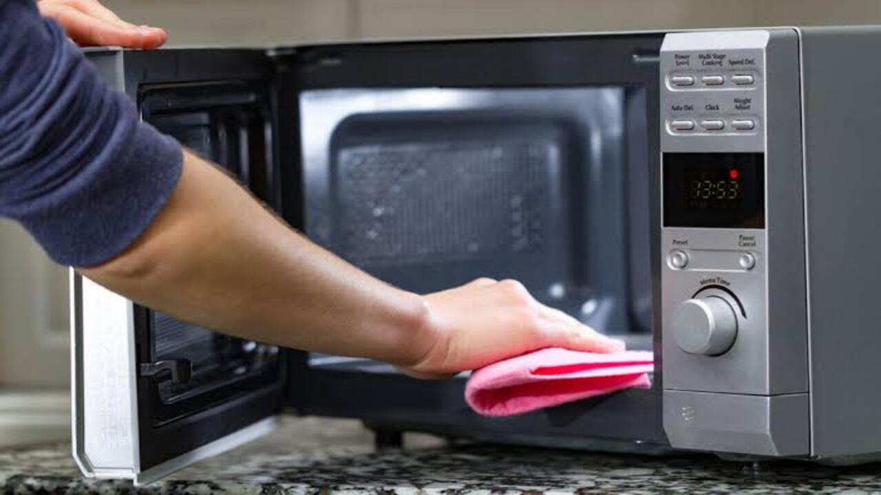 طريقة تنظيف الميكرويف