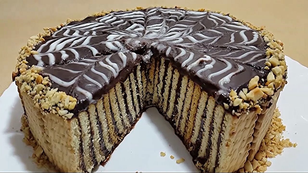 بالخطوات والمقادير.. طريقة عمل كيكة البسكويت بدون فرن لذيذة وهشة