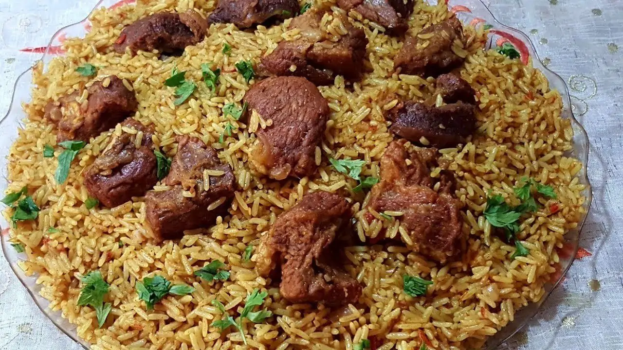 مكونات عمل أرز باللحمة