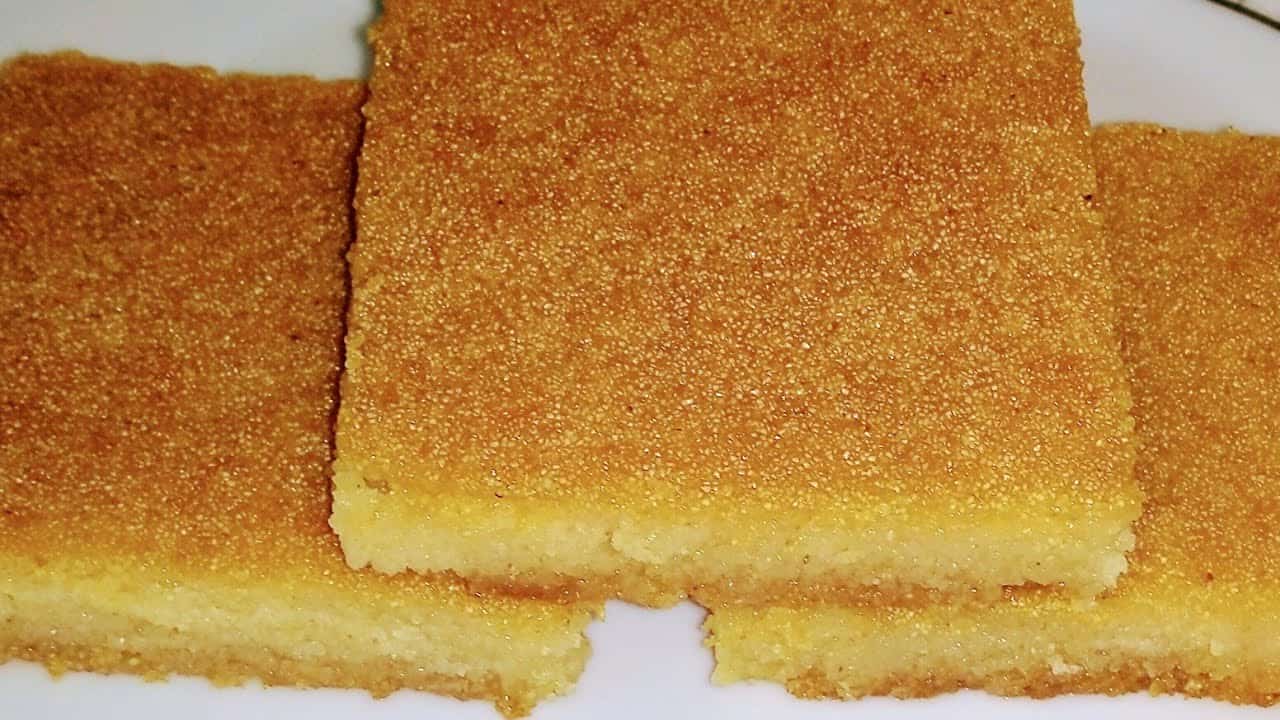 ملكة الحلويات البسبوسة بالزبادي مرملة وطرية وطعمها اللذيذ لا يقاوم