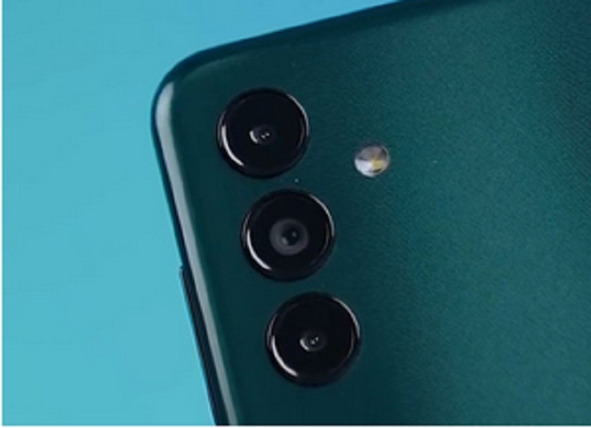 هاتف Samsung Galaxy A04s بكاميرا خلفية ثلاثية