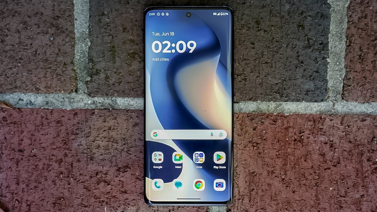Motorola Edge: قوة المعالجة الأمريكية تلتقي بالتصميم الأنيق كاميرا احترافية لمسة من الفخامة 2024