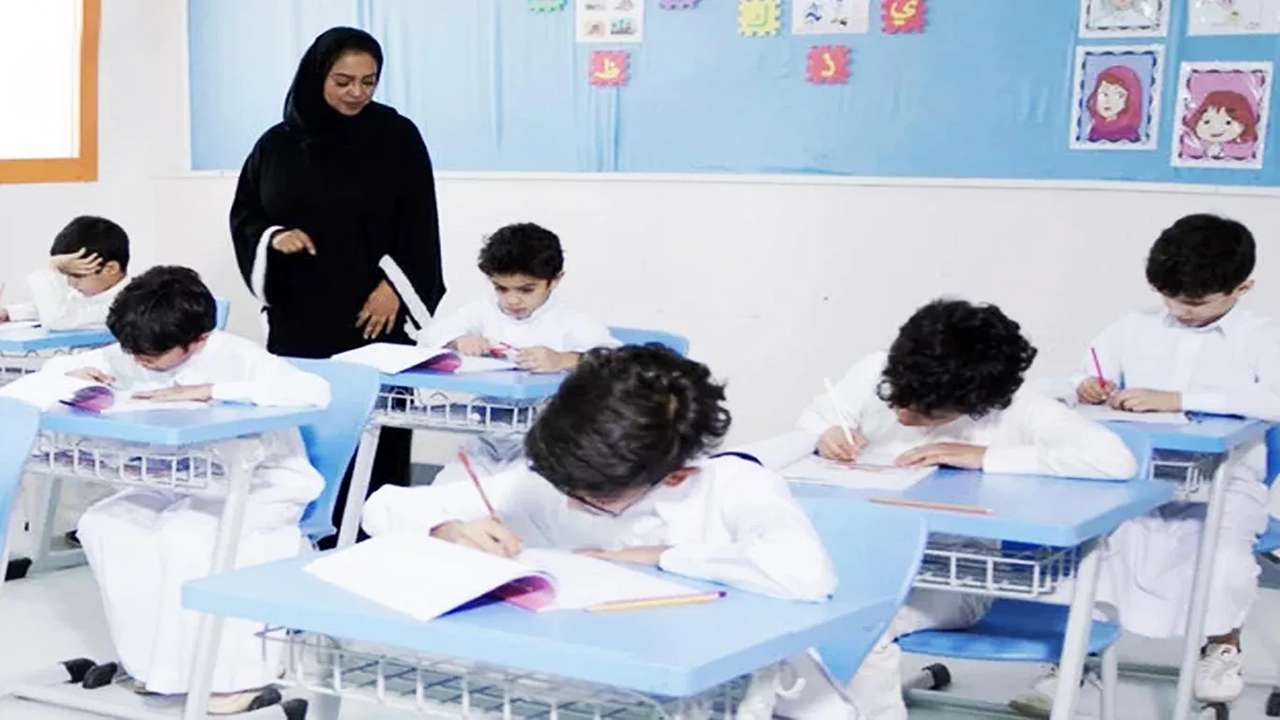 رسميًا| التعليم السعودي تتيح للطلاب تسجيل أوقات الدخول والخروج من المدارس إلكترونيًا ببطاقات مخصصة