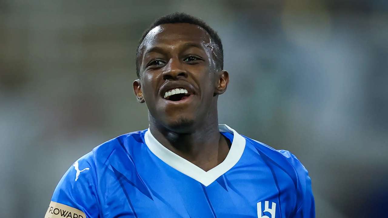 طلب مالي غير متوقع من سعود عبد الحميد يفاجئ به نادي الهلال السعودي.. والزعيم يتخذ إجراء هام