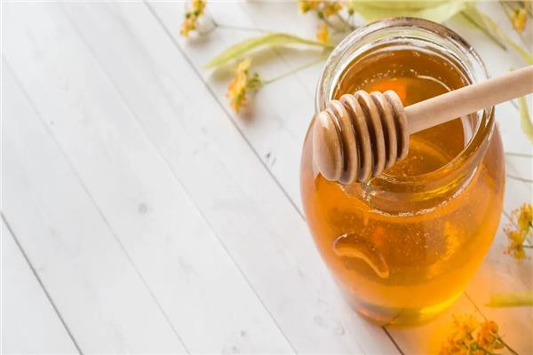 قناع العسل الأبيض وزيت جوز الهند