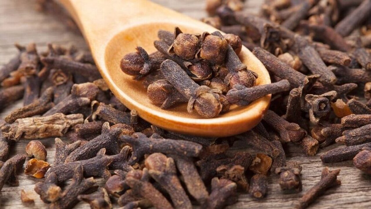 مغلي القرنفل لزيادة طول الشعر