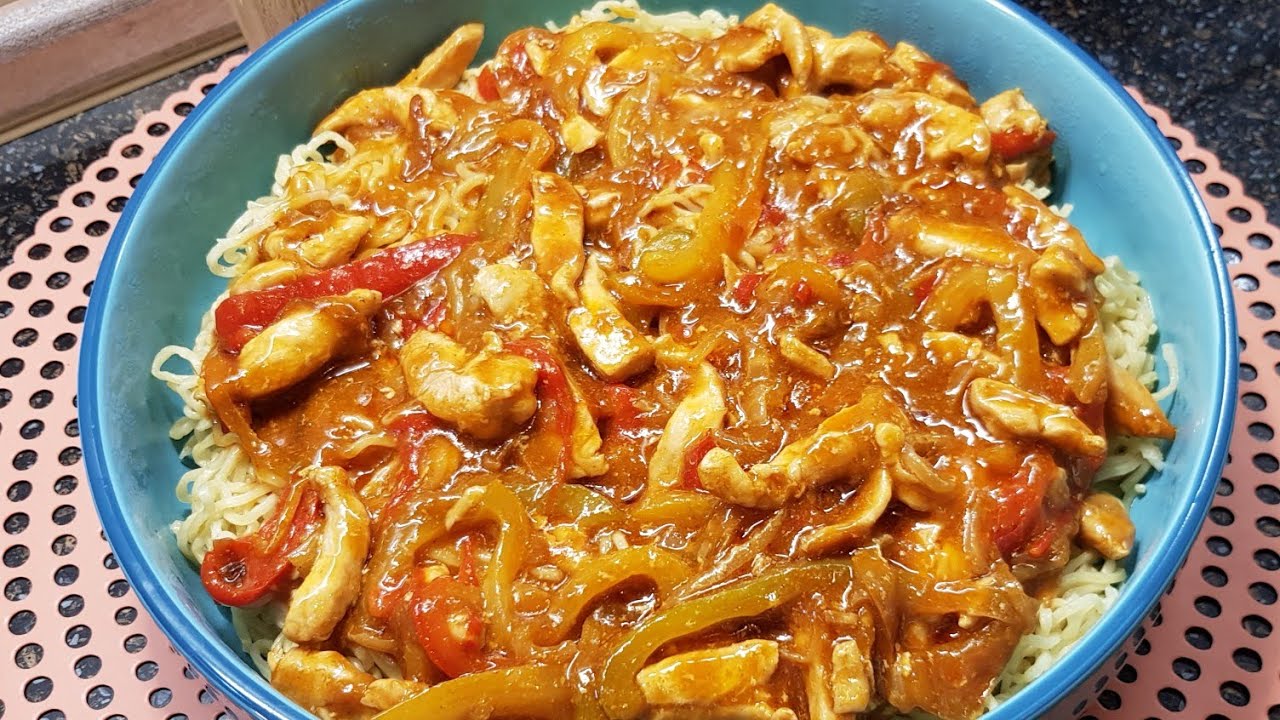 أندومي فاهيتا بالدجاج