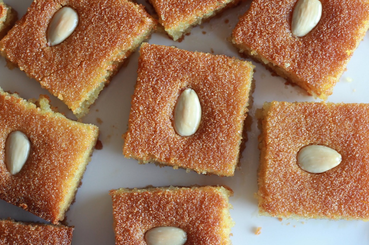 طريقة عمل البسبوسة باللوز