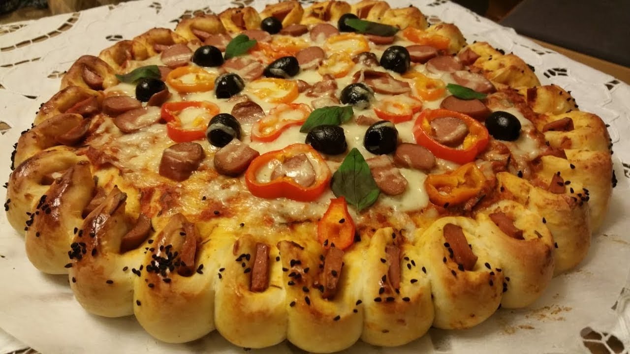 خطوات عمل بيتزا النقانق