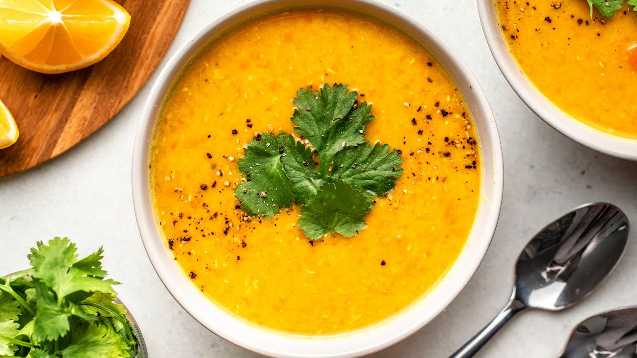 شوربة العدس بالشعيرية