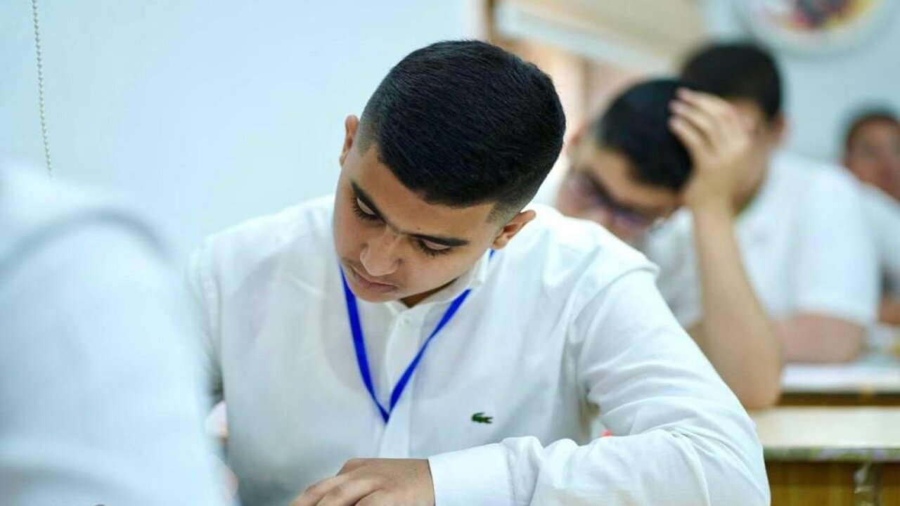 منح طلبة السادس الإعدادي دورا ثالث