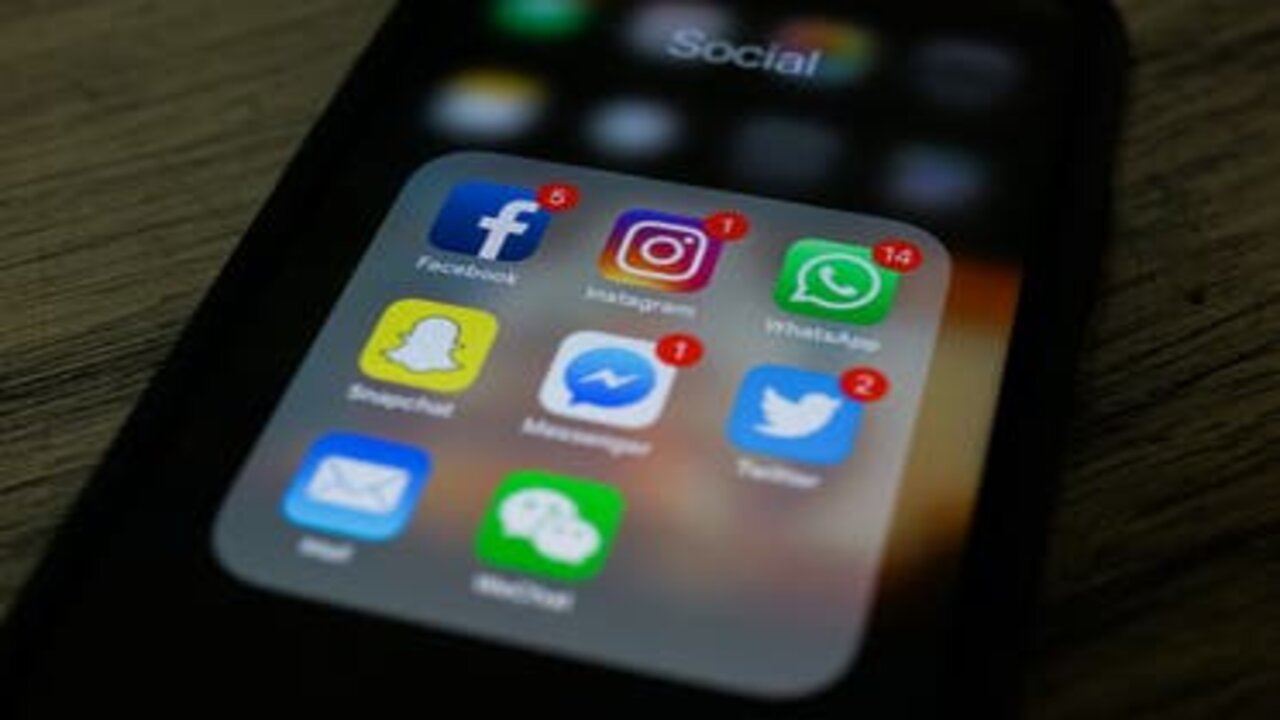 هل يوجد تجسس لشركات التكنولوجيا على الهواتف؟