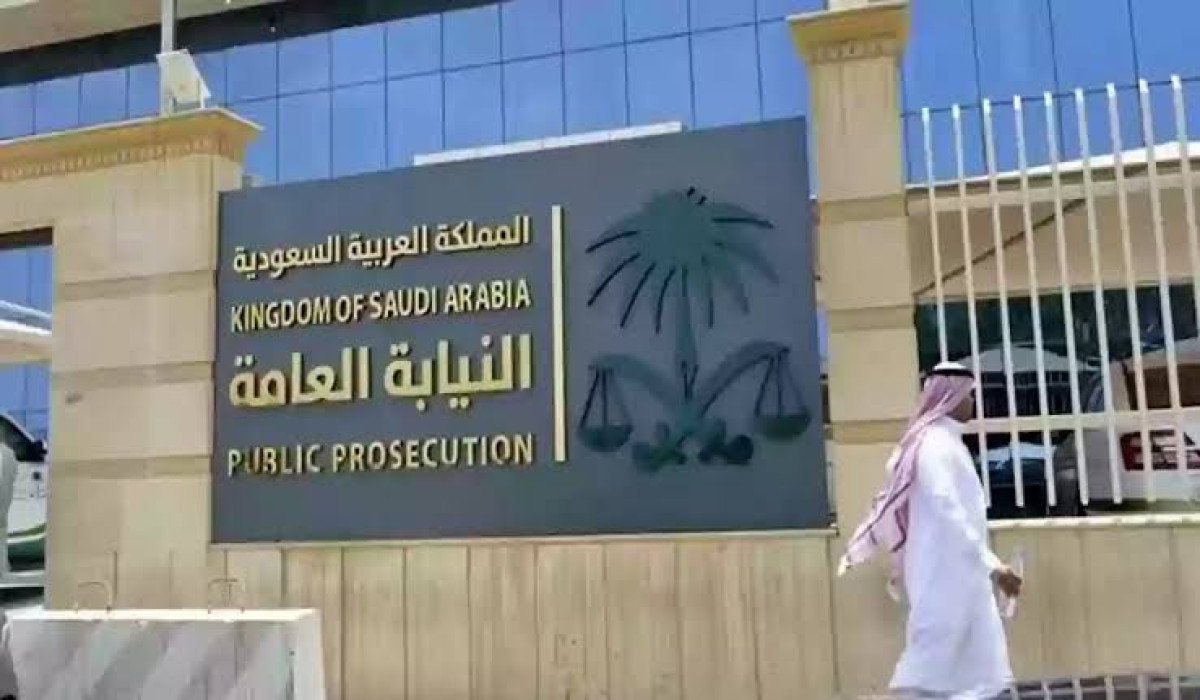 عقوبة من يتعرض بالأذى للمرتدي على الأماكن العامة