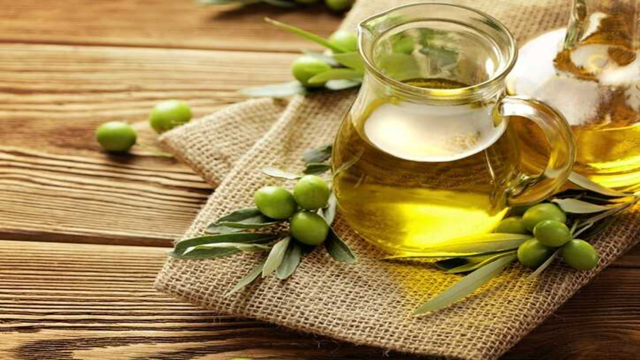 أفضل 5 زيوت لعلاج هيشان الشعر