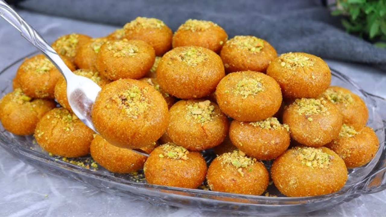 كرات السميد المعسلة