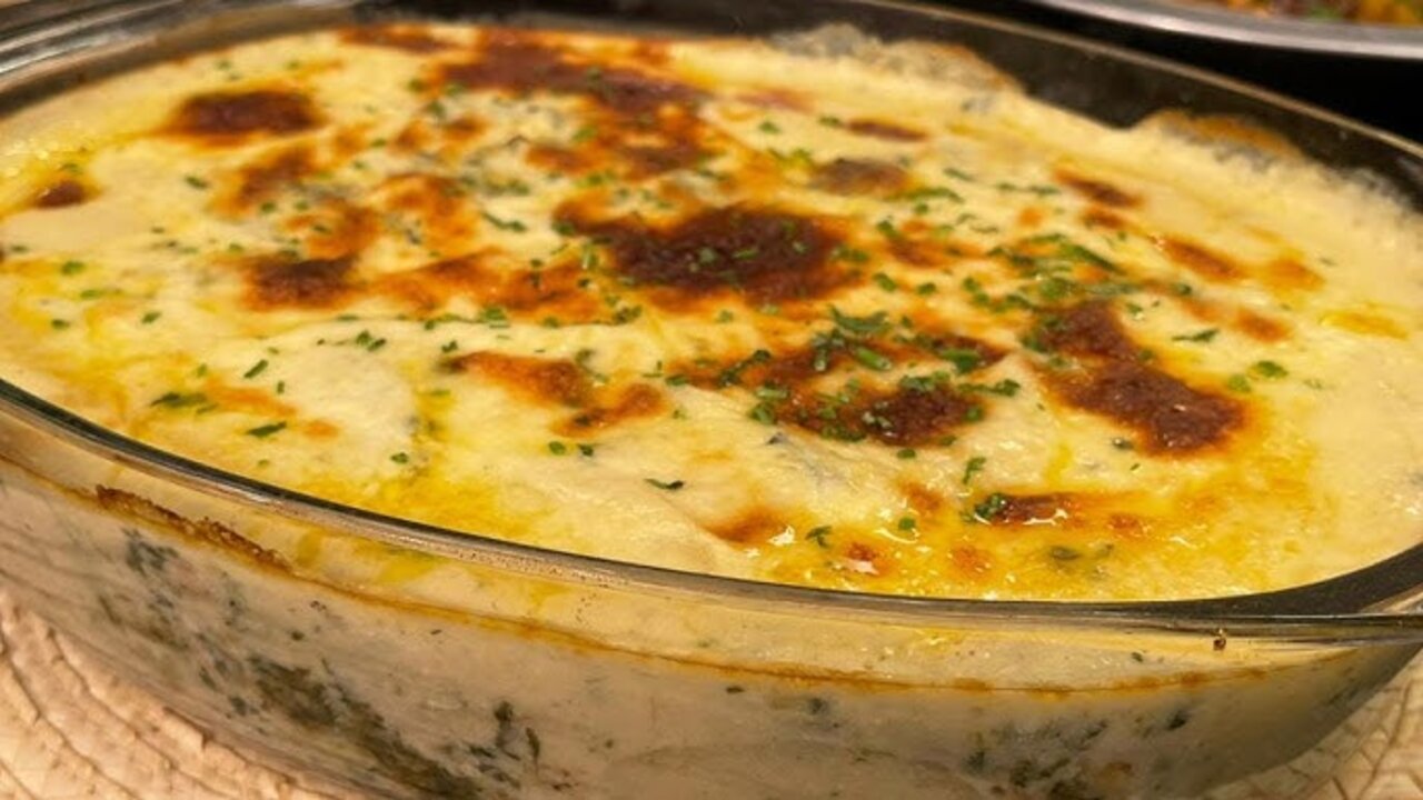 طريقة عمل صينية البطاطس بالسبانخ والكريمة