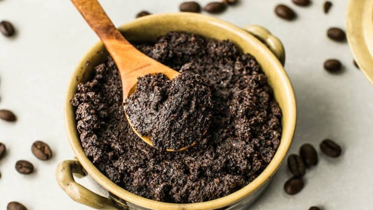 ماسك النشا والقهوة مع الليمون