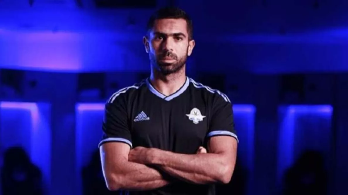 أحمد فتحي يعلن إعتزالة لكرة القدم نهائيا على الهواء مباشرة