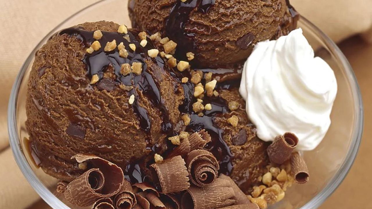 الايس كريم بالشوكولاتة