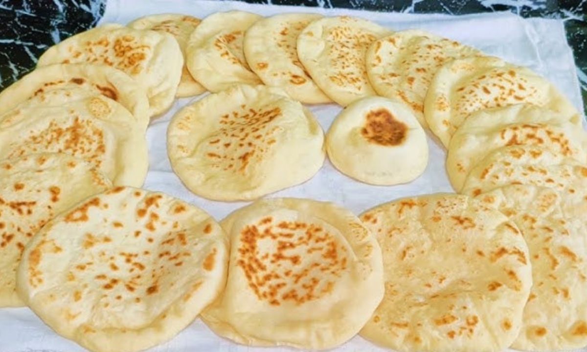 الخبز بالحليب على الطاسة