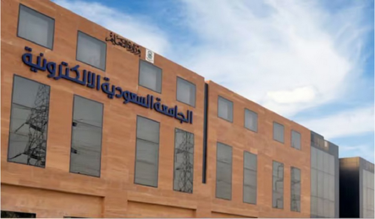 "انطلاقة مشرقة".. الجامعة السعودية الإلكترونية تحتفي بخريجيها المتميزين