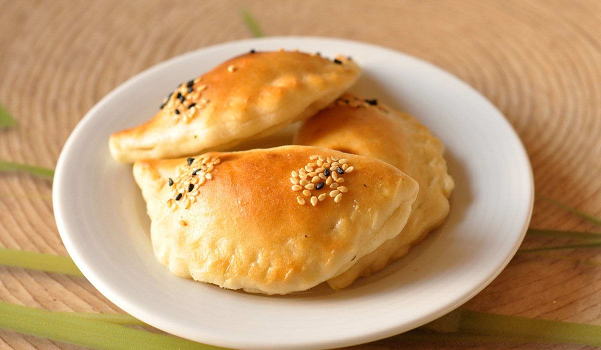 بمناسبة عودة المدارس فطائر الجبنة الهشة بخطوات بسيطة بالمنزل