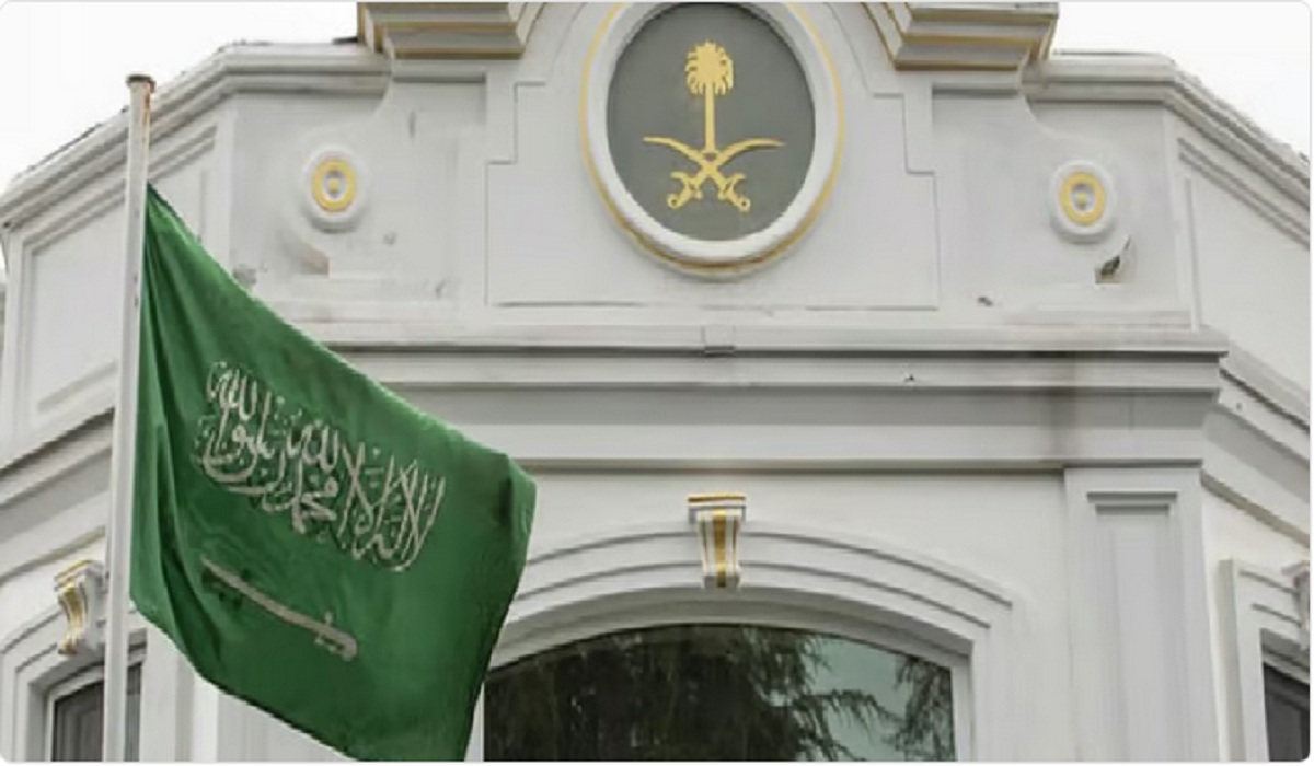 بيان تحذيري هام من القنصلية السعودية لجميع مواطنيها في هيوستن بشأن العاصفة "هيلين"