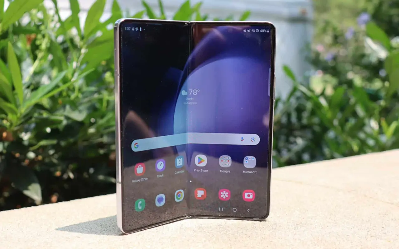 جوال سامسونج Galaxy Z Fold 6 الجديد القابل للطي بشكل جذاب وقوي