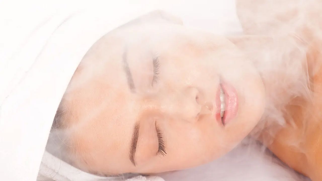 حمام بخار للوجه بالأعشاب