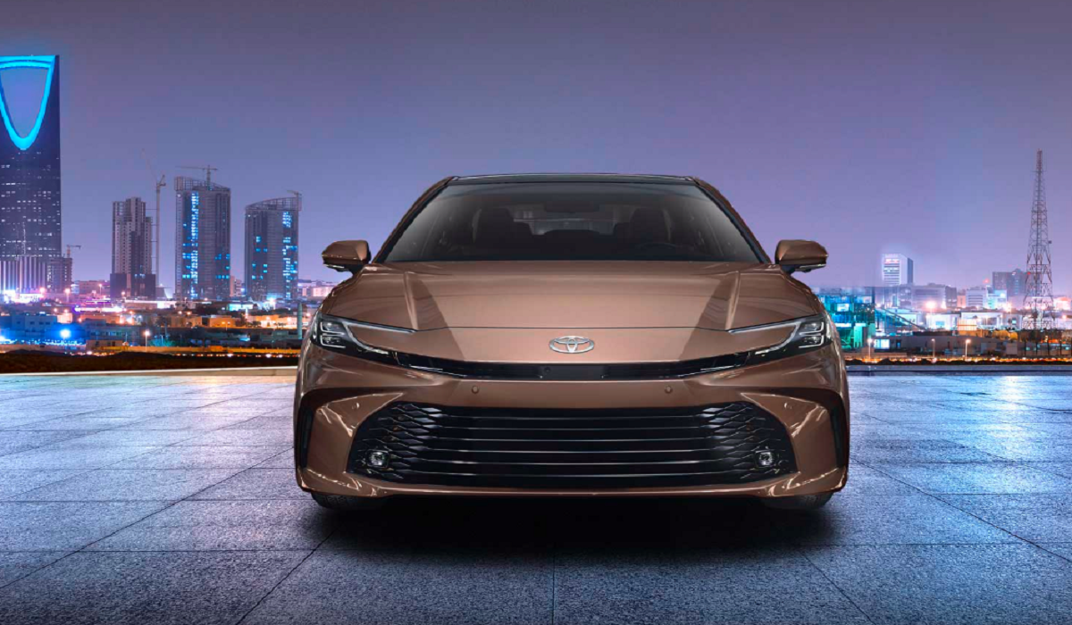 سعر سيارة تويوتا كامري toyota camry 2025 من عبداللطيف جميل للسيارات