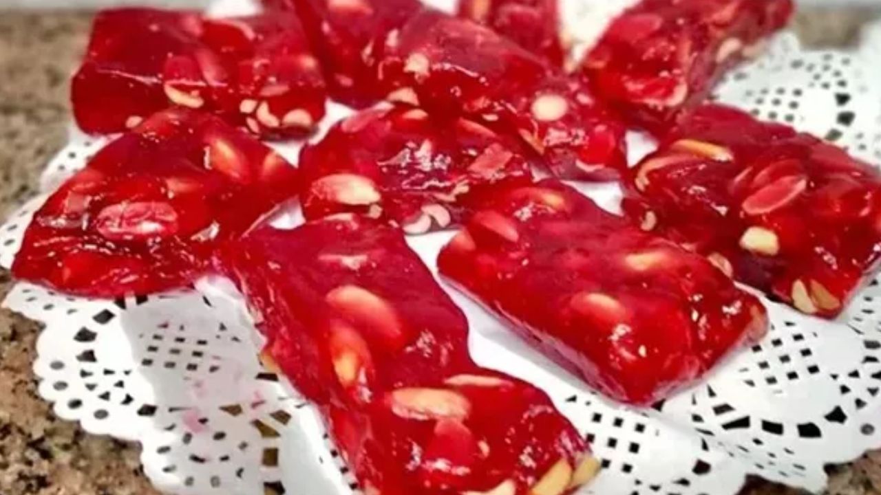 طريقة عمل الملبن الأحمر بالفول السوداني
