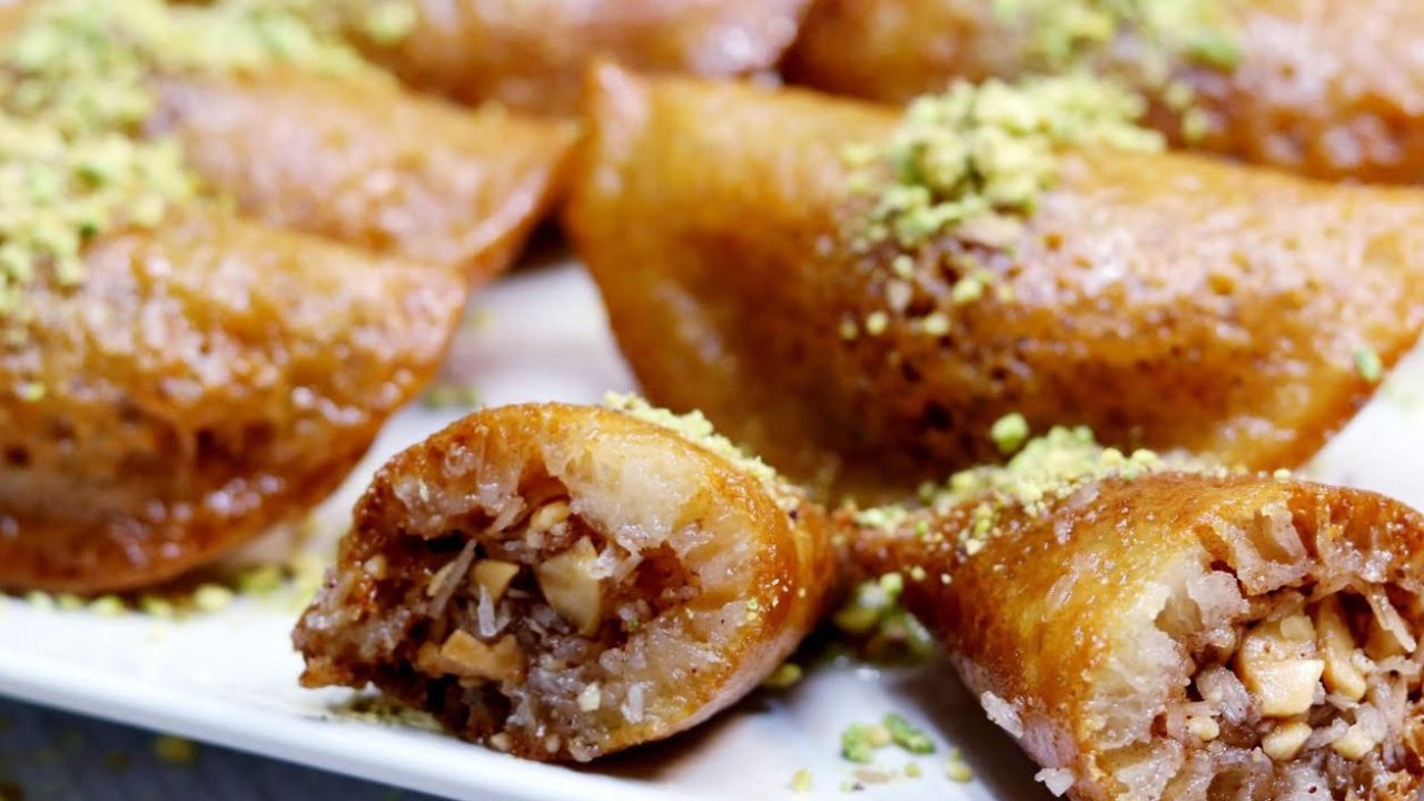 عجينة القطايف المقلية بالمكسرات