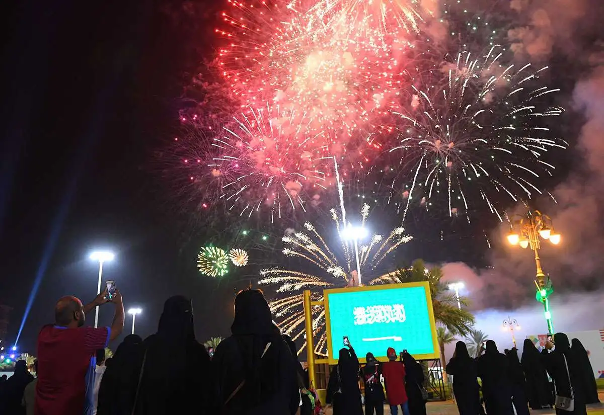 عروض الالعاب النارية لليوم الوطني 94
