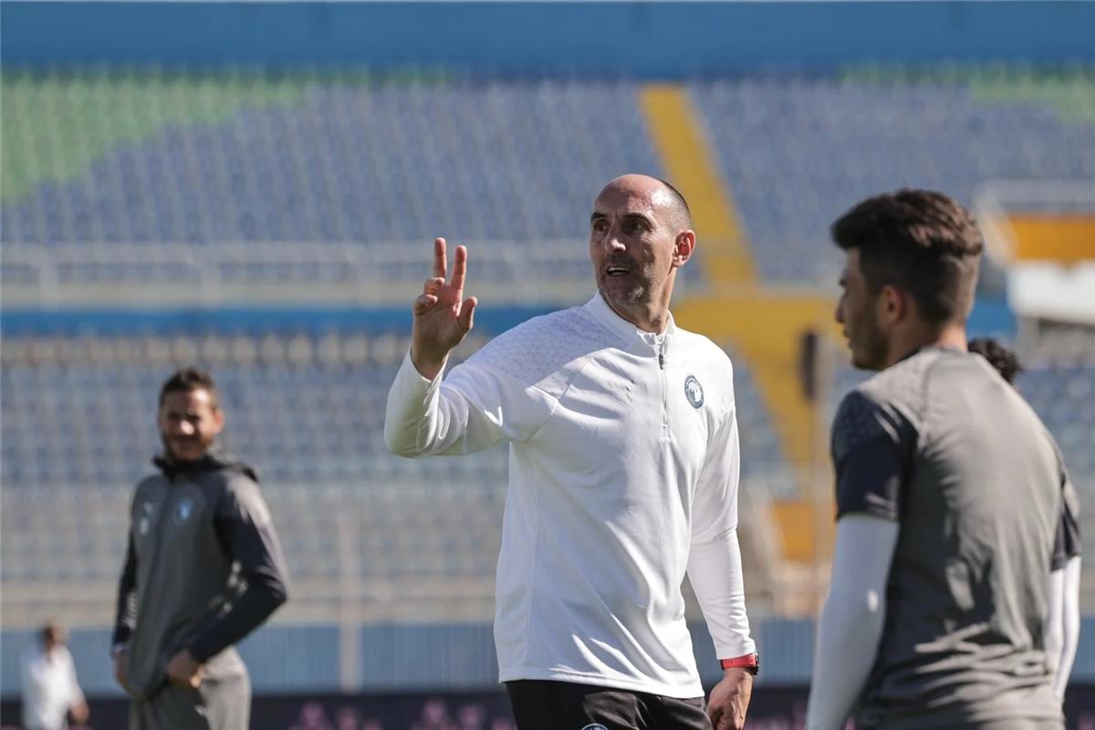 مدرب بيراميدز يشيد بأداء فريقه ويهاجم غاضبًا: "الكرة المصرية مش أهلي وزمالك فقط"