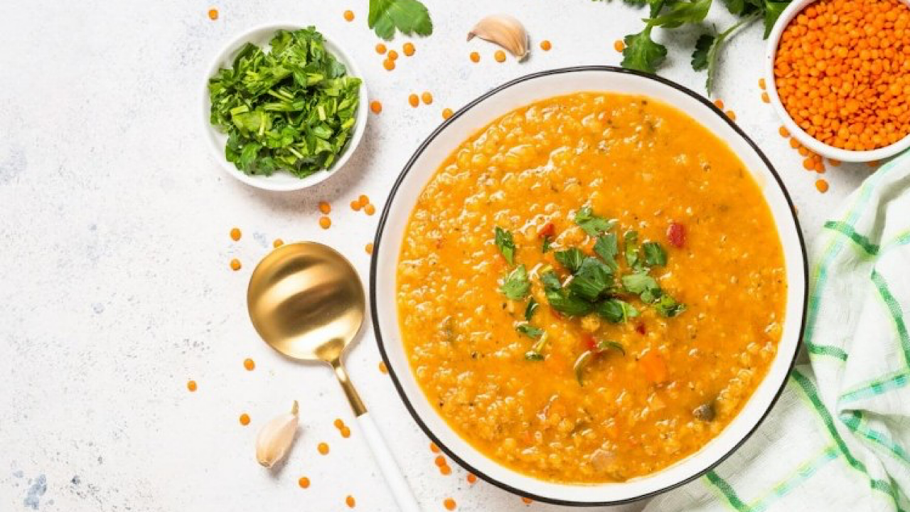 طريقة عمل شوربة العدس الأحمر