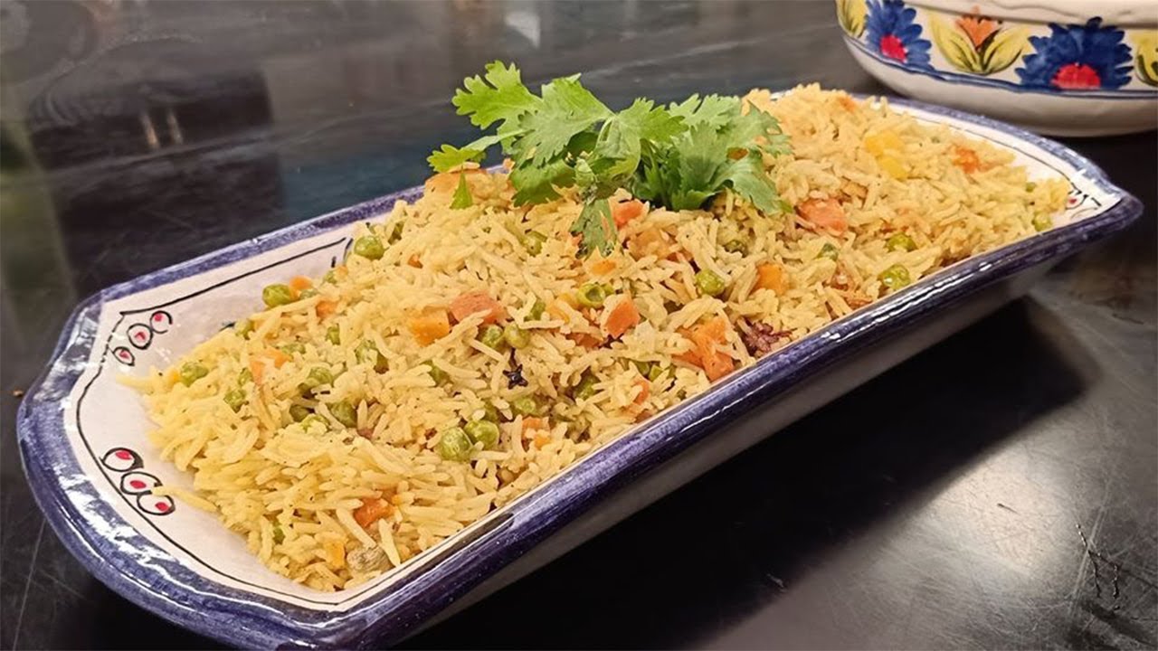 الأرز بالكركم وجوز الهند