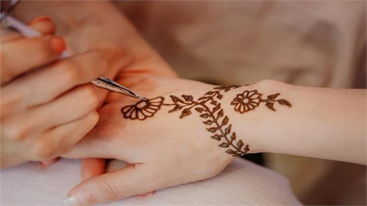 رسم الحنة في المنزل