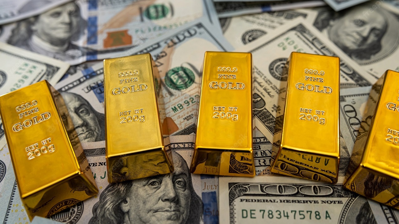 سعر الذهب والدولار اليوم في نهاية التعاملات بعد ارتفاع الأصفر واستقرار الأخضر