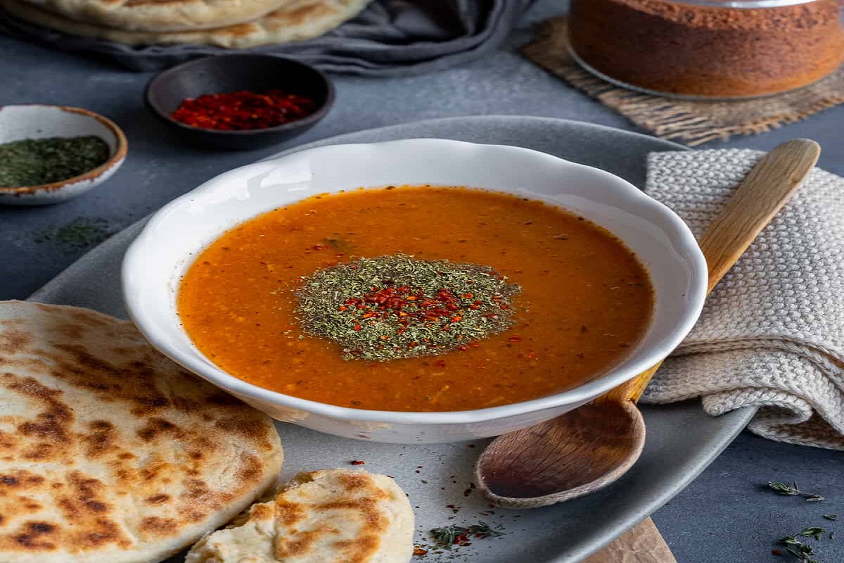 طريقة عمل شوربة الترهانة التركية الشهيرة .. حساء الشتاء التركي المميز