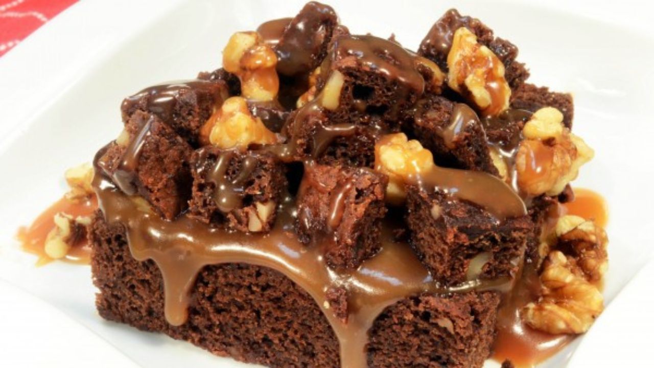 طريقة عمل كيكة البراونيز بصوص الكراميل